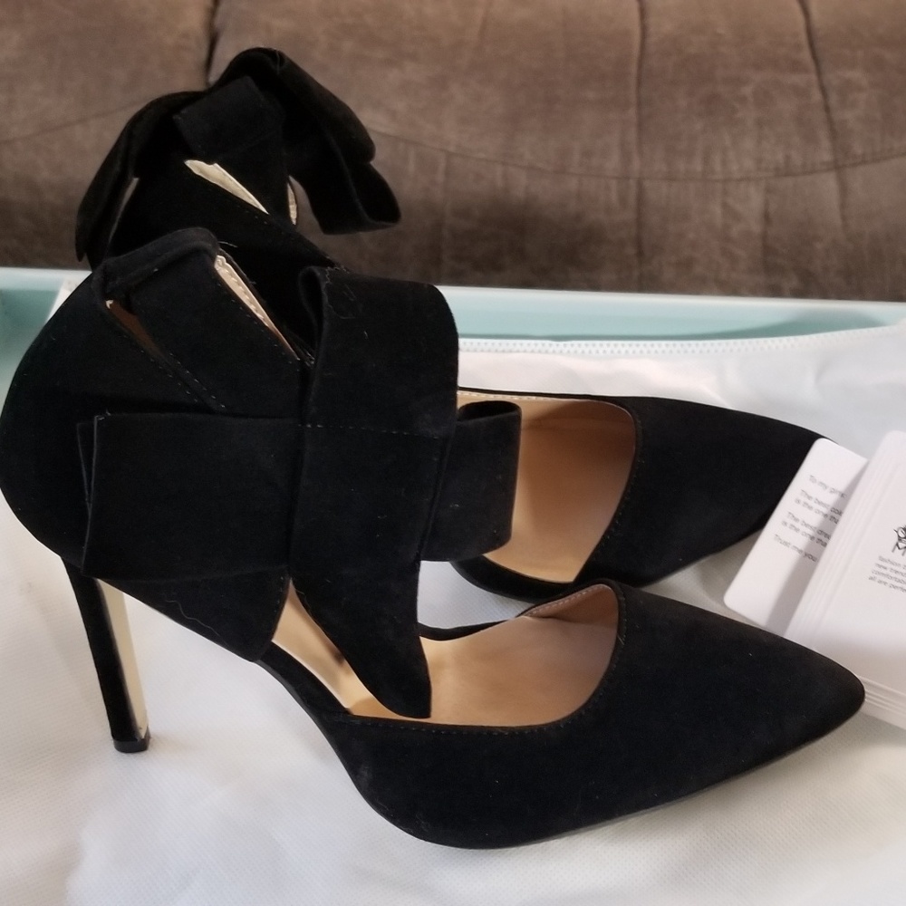 Black bow heels